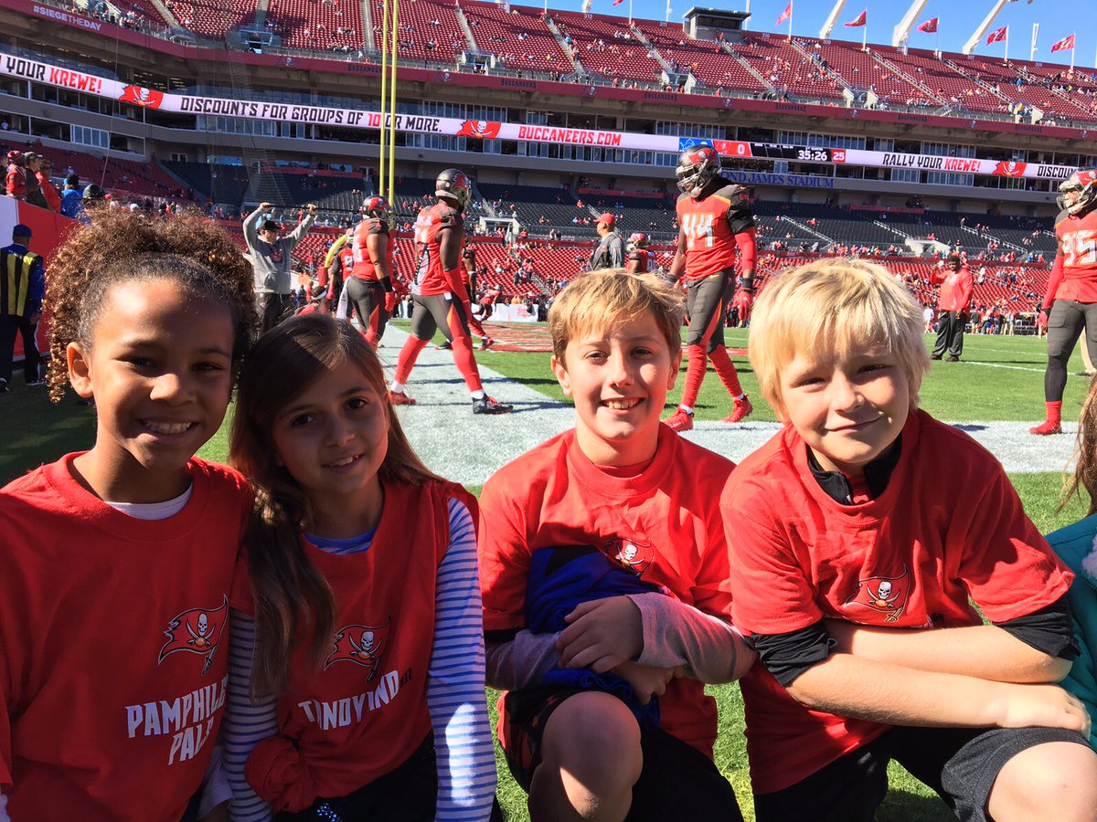 A4C_ATHLETES's tweet photo. Lecanto Primary School Students on field today before the Bucs v Lions game today courtesy of @TBBuccaneers @kytandy and @KevinPamphile64 #TeamTandy #TeamPamphile https://t.co/rYqpSYT38H