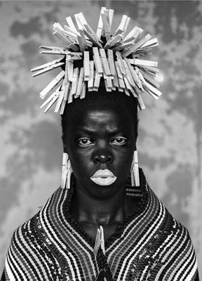 pierre_thys13's tweet photo. Le festival Pays de danses du @TheatreDeLiege a choisi une #photo de la photographe sud-africaine engagée @MuholiZanele comme emblème 👍🙏👍 #PDD18 #Liege https://t.co/oc8hUje2BM