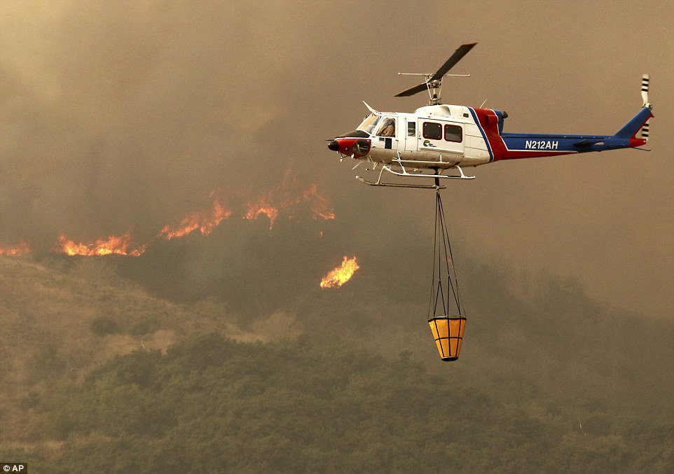 MediaWest's tweet photo. keep in a bag in #california #ThomasFire #SantaBarbara #ventura #climatechange
📄Important documents
💊Medications & glasses
💵Cash
🚰Bottled water
🥫Non-perishable food
🔦Flashlight
📻Radio
🔋Batteries
🎒First aid kit
xtra clothes!
TOILET PAPER! https://t.co/oHGJCubRAa