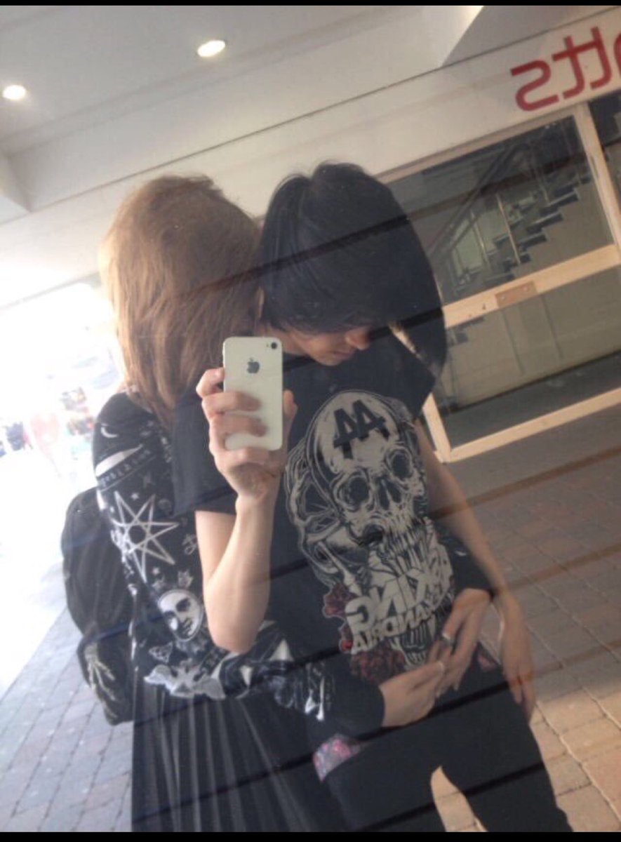 bloody_osiris's tweet photo. Everytime I’m with her vs Everytime she leaves me https://t.co/SDEu1MvHRx