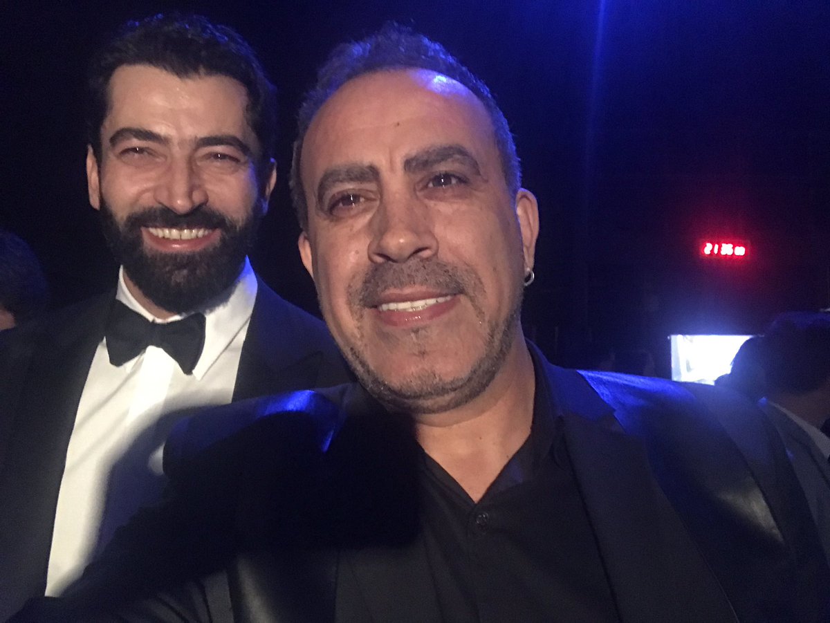 Herkes yakışıklılığımı kıskanıyor 😁