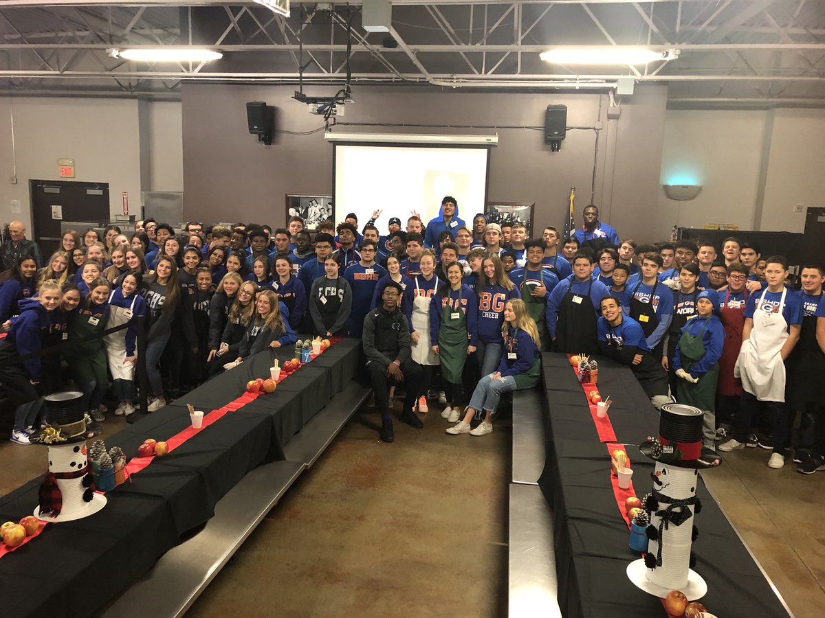 BishopGormanFB's tweet photo. After serving TD’s on the field and winning their 9th straight State Title last week, Bishop Gorman is serving meals this morning for Catholic Charities (Frank and Victoria Fertitta Foundation)!!! #NoWeekendsOff #BishopGorman #GATAforLife https://t.co/tOQJwlxFB0