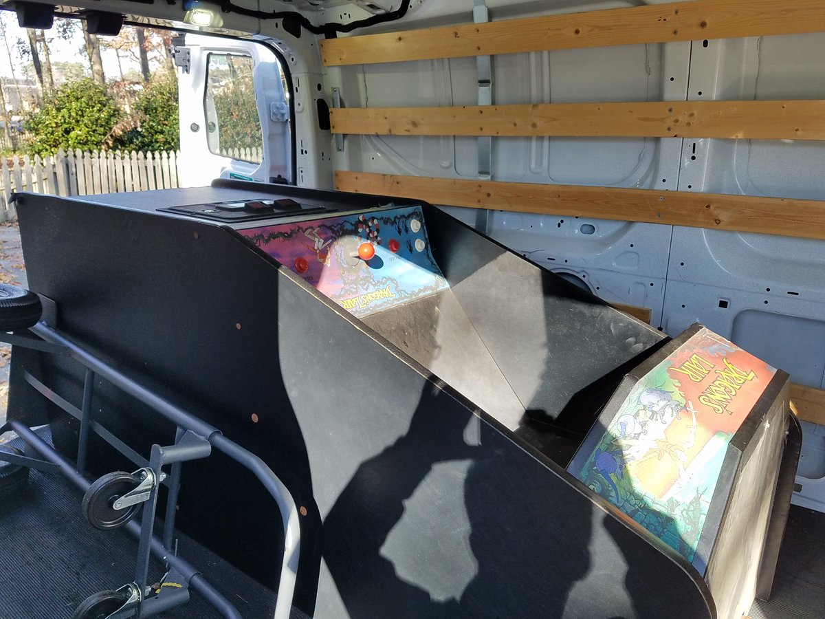 MAMECADE's tweet image. No matter where I travel, I bring my Dragon&apos;s Lair with me. Come along old friend...