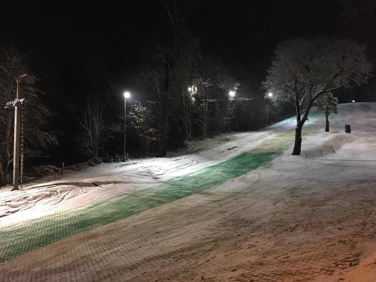 Still covered in the fabulous ‘White stuff’ at <a href="/Brentwood_Ski/">Brentwood Park Ski & Snowboard Centre</a> It will be lovely to ski in the morning! There’s a dendix #dryslope under there somewhere!