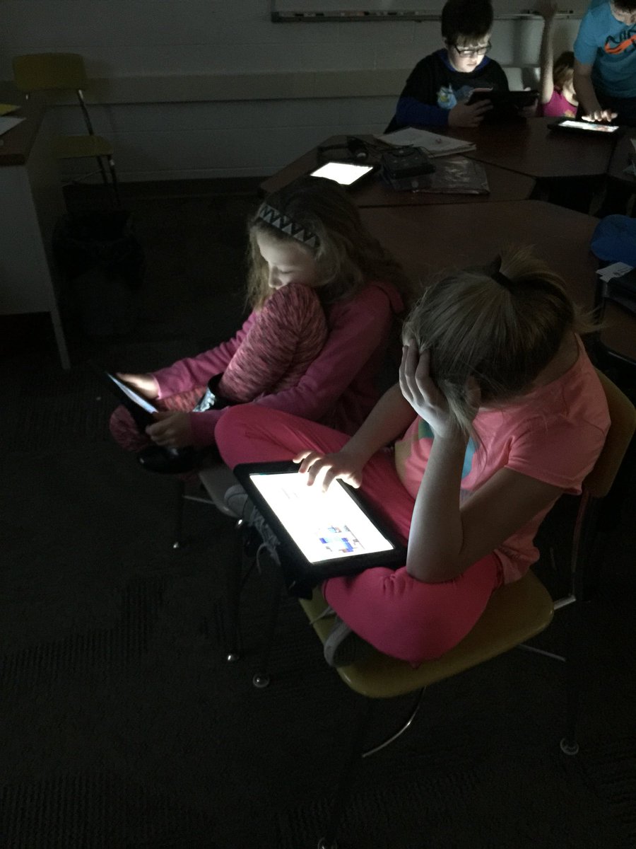 CaseyMattingly's tweet photo. My Ss participated in the #HourOfCode this week for #CSEdWeek Many of them have found a new passion!! #FlyHighFri #disruptionEdu #AlexEdChat @AlexSupt @MrBartmas https://t.co/uUX7qsFQHH
