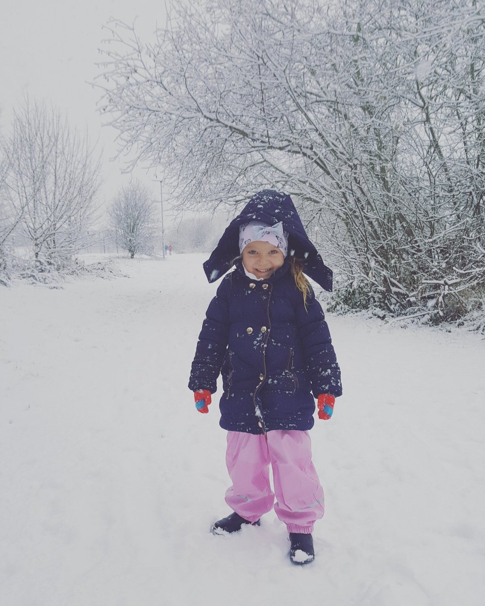 martasieniuc's tweet photo. #StukeleySnow
Olivia had lovely day ☃️❄ https://t.co/LupIfCQovQ