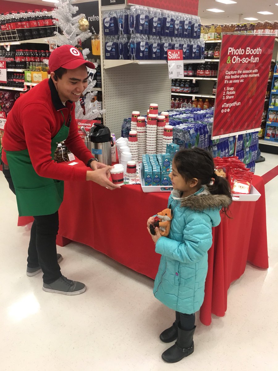Our guests LOVE the cocoa and cookies at the photo booth! #TheDale #TogetherstheJoy