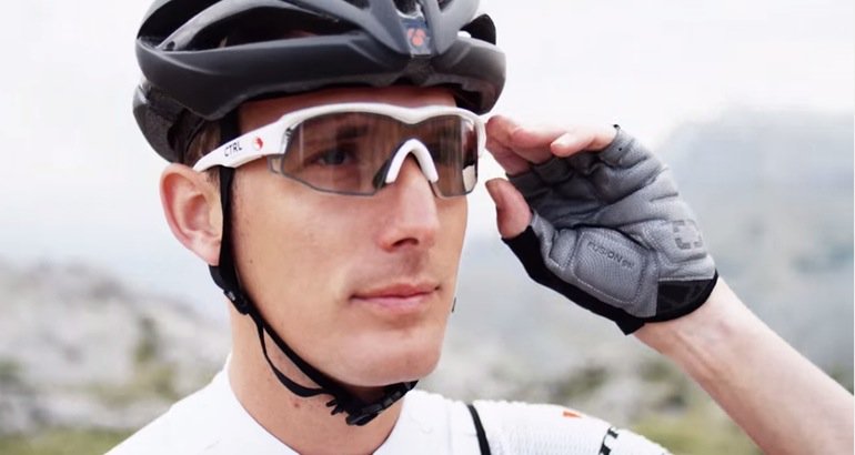 BiciLink's tweet photo. ¿Cómo elegir unas gafas de ciclismo? 
Descúbrelo en nuestro blog: https://t.co/CGLegAqEkk https://t.co/PU4y8MnrMg