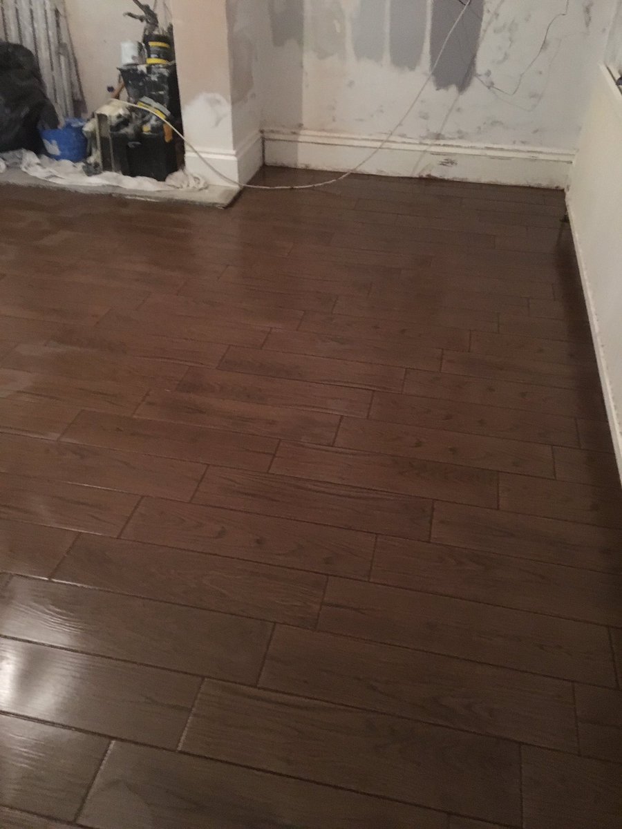 leedstilers's tweet photo. @leedstilers @toptileraward @tiletrix @Andrews_Tiles @ACTiling @TilemasterTeam @tilemasteradhes #3000grout #brown #leedstiling #plankeffect @tradectory @BrevetiMontolit #bespoketrimm @STSUKLtd @GenesisAPS @Genesisgscr @mustanglevel_UK @tradectory @KerakollUK #tiling @tsjmag https://t.co/afkV8QCafi