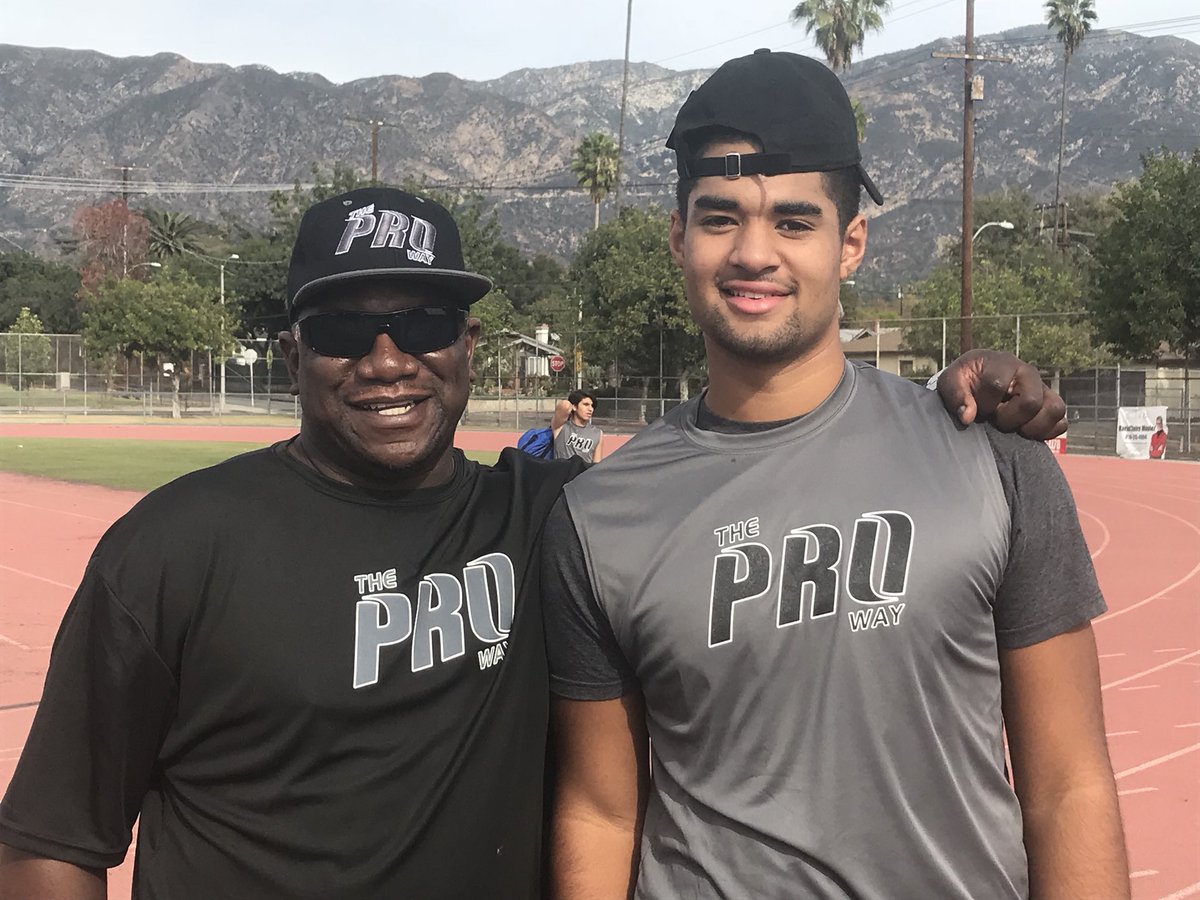 SSchraderOn3's tweet photo. Out here a Muir HS seeing how the @prowaytraining does it up! @USCScoop https://t.co/segnyQRIOY