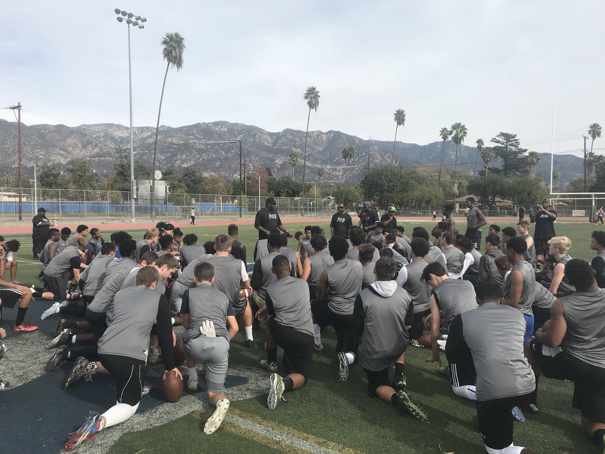 SSchraderOn3's tweet photo. Out here a Muir HS seeing how the @prowaytraining does it up! @USCScoop https://t.co/segnyQRIOY