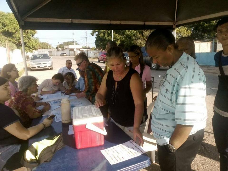 UNTCabimasOfic's tweet photo. ¡Sigamos ejerciendo nuestro derecho irrenunciable al voto! Vamos a recuperar a #Cabimas con nuestro próximo alcalde @HernanUnidad #ElZuliaNoSeEntrega #EnDefensaDelZulia #EnDefensaDeCabimas #10Dic https://t.co/rUQ8cUvDli