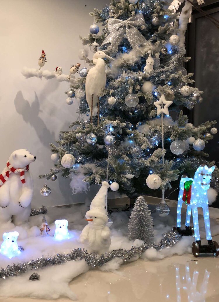 sarahdbl85's tweet photo. Très tchatcheur ton sapin juju je kiff 😍❤️❤️ Encore félicitations pour le mini fraté, hâte de le voir je vous aimes 😘😘😘❤️❤️ @JulienMiami @ManonMarsault https://t.co/2thPIJ3XQb