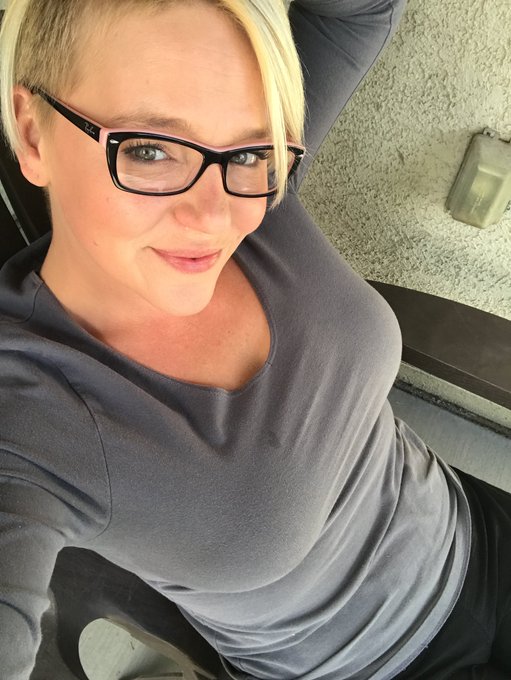 Working hard to drop the extra weight I have carried around for the past couple years. Happy to say I&rsquo;m<a href="/tag/feelsgoodtolookgoodagain"class="tags"><span>#feelsgoodtolookgoodagain</span></a>