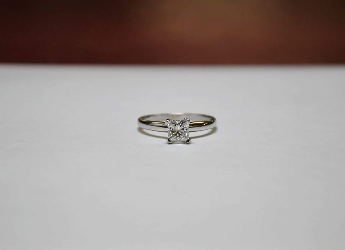 GoldRushII's tweet photo. 💎😍😍💎
#GIA  Certified - 1.02 Carat VS1 // Color - F #diamond
#shinebright💍 https://t.co/8x8Cq8pwDi