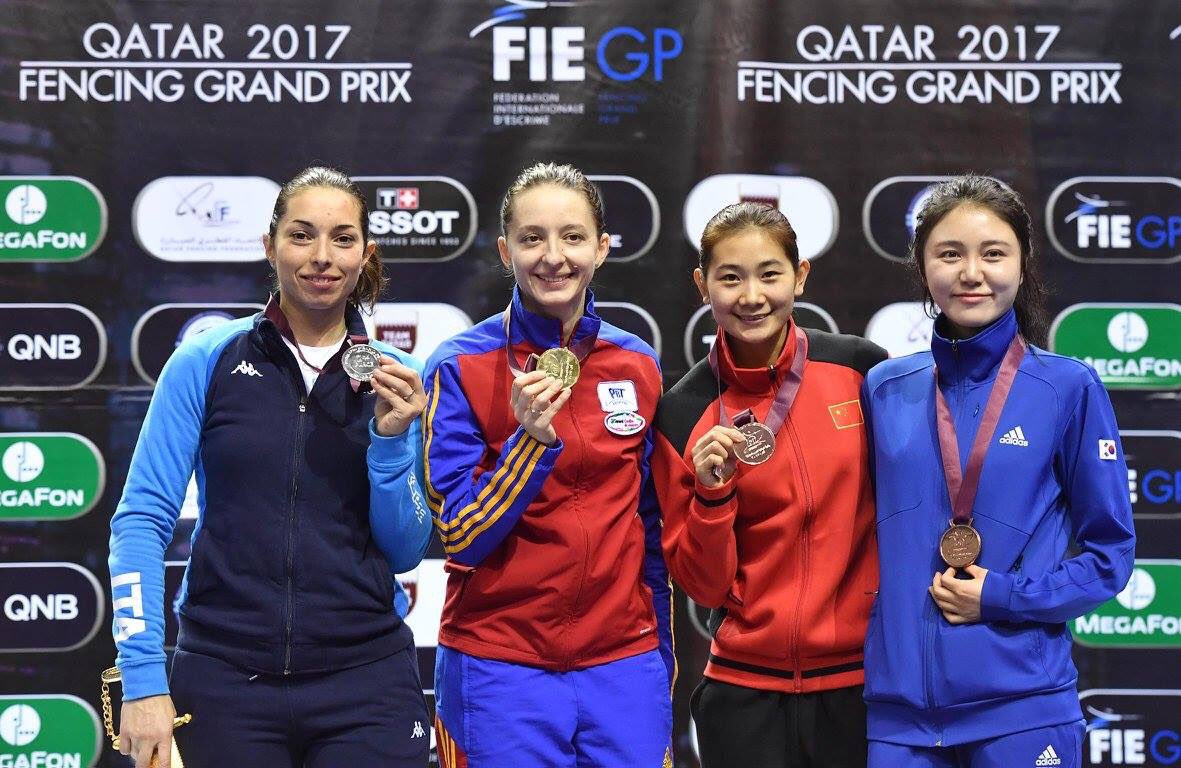 Femei_din_sport's tweet photo. 💙💛❤️Ana Maria Popescu is back in business with winning the gold medal the women's epee Grand Prix in #Doha2017 #FencingGrandPrix🤺👸💐👏 https://t.co/XsR23FT5oD