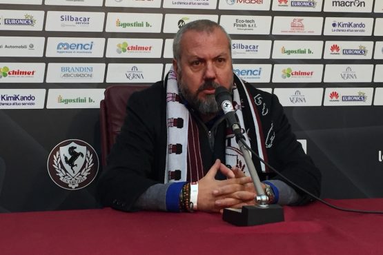 ArezzoNotizie's tweet photo. #Matteoni dopo #PisaArezzo: "Fiero di questi ragazzi. Domenica voglio lo stadio pieno". Il presidente ospite della @DSportiva #LaDS https://t.co/qu5VUOqW2n https://t.co/v32zHmlzRW