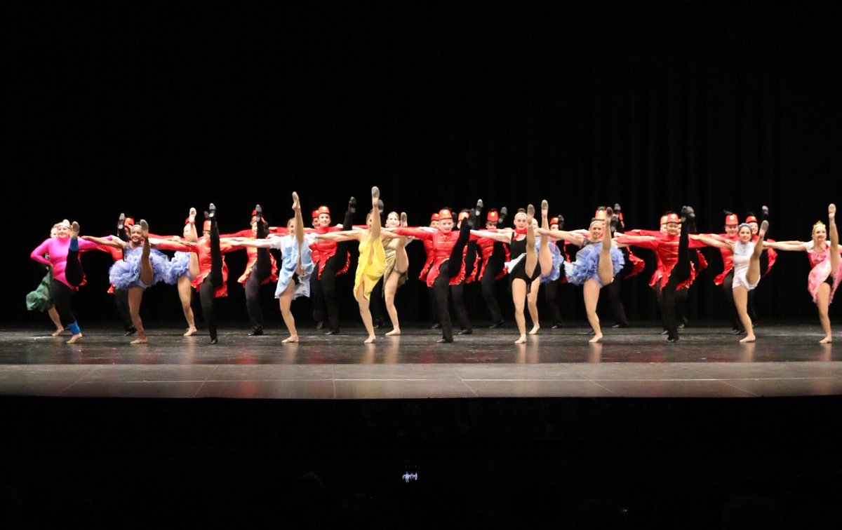 randypittenger's tweet photo. Awesome pics from the BHS Magic Belles Winter Show Carol of the Belles by Tiger Media! #BMB1718 #BeltonBelles #BeltonFineArts #TigerMedia #ILoveBelton https://t.co/zlUZPJNoyO