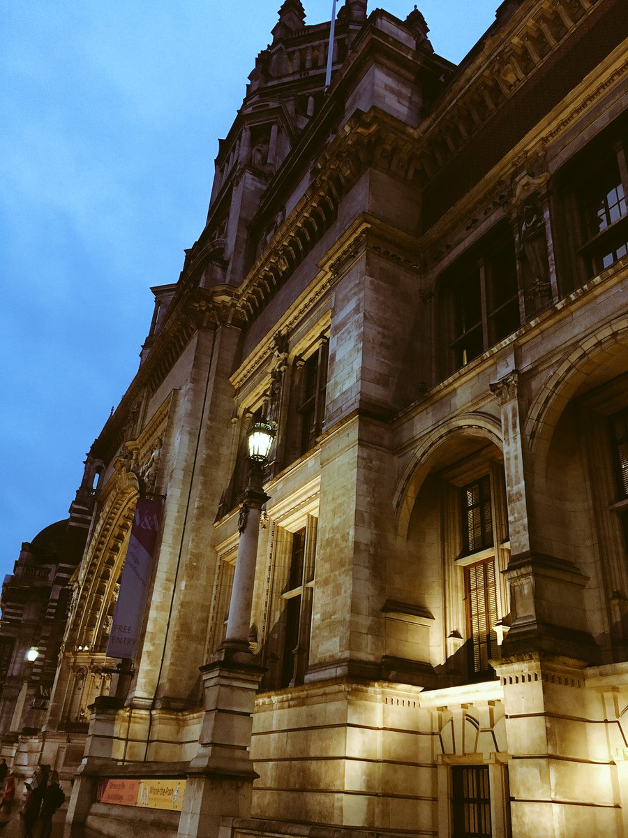 SaundersMusic's tweet image. Great day @V_and_A working with a pop-up choir! Lots of Christmas tunes! Awesome work @samcoates 👍
