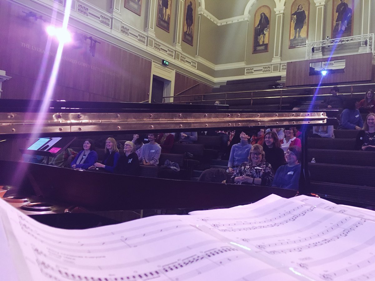 SaundersMusic's tweet image. Great day @V_and_A working with a pop-up choir! Lots of Christmas tunes! Awesome work @samcoates 👍