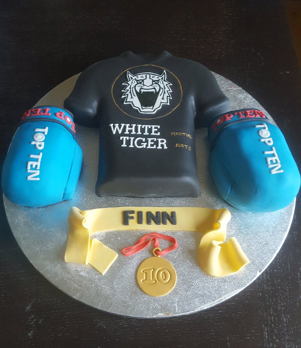 Helen's Cake Corner tweet media