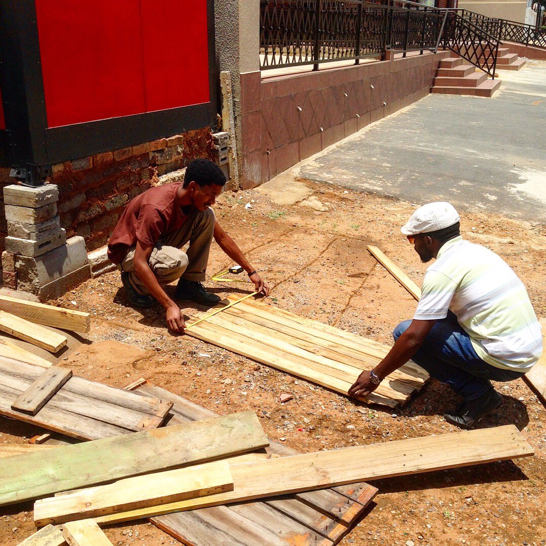mbusomoosezulu's tweet photo. The planter box almost ready @othersconcepts a collab project with #inombolodesignstudio #design #art #agriculture #SouthAfrica https://t.co/z7Vl8qrtI2
