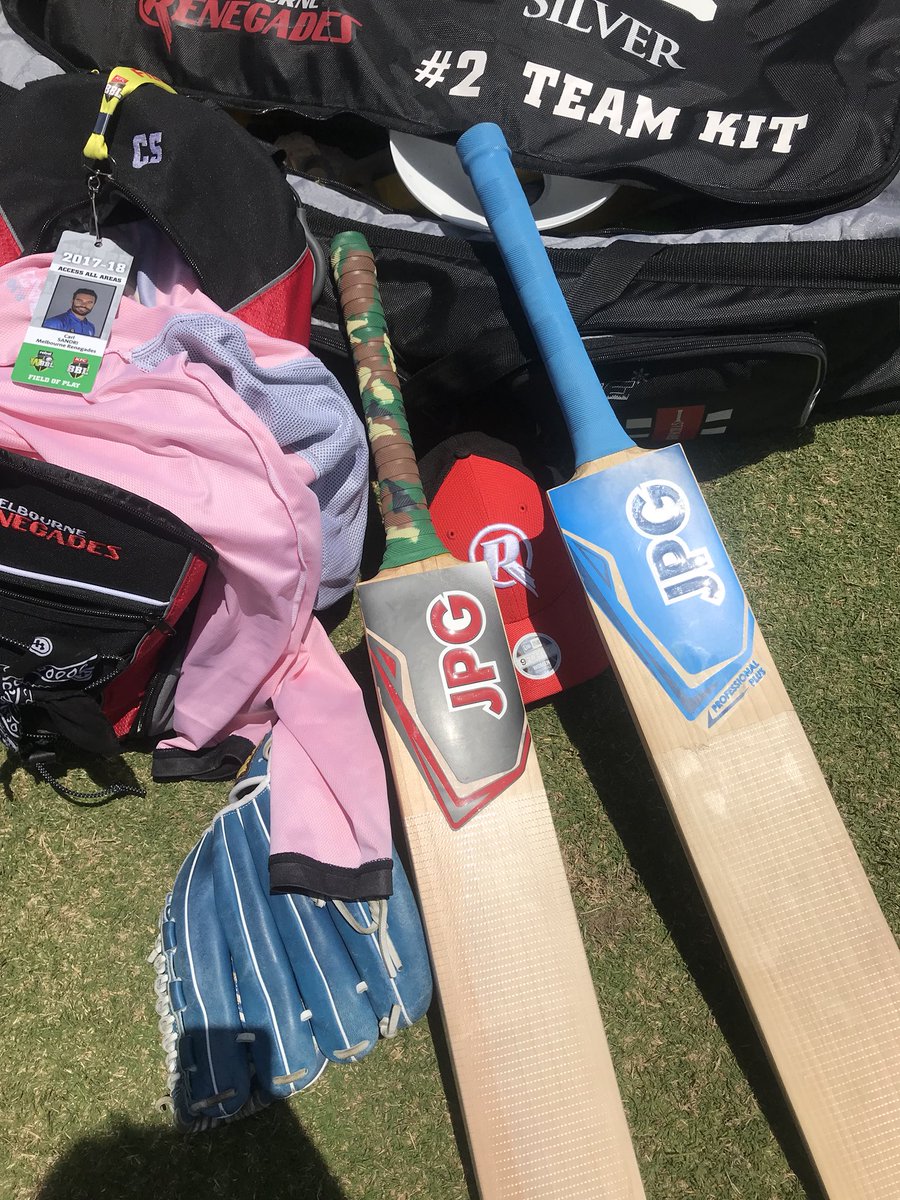 cjackal12's tweet photo. Big shout out to @JPGavanCricket for looking after me for the @WBBL with a few fielding bats &amp; kit 🏏🏏👌🏻👌🏻 #WBBL03 #getonred #squadflex 💪⚫️🔴 https://t.co/VW3rQQttvf