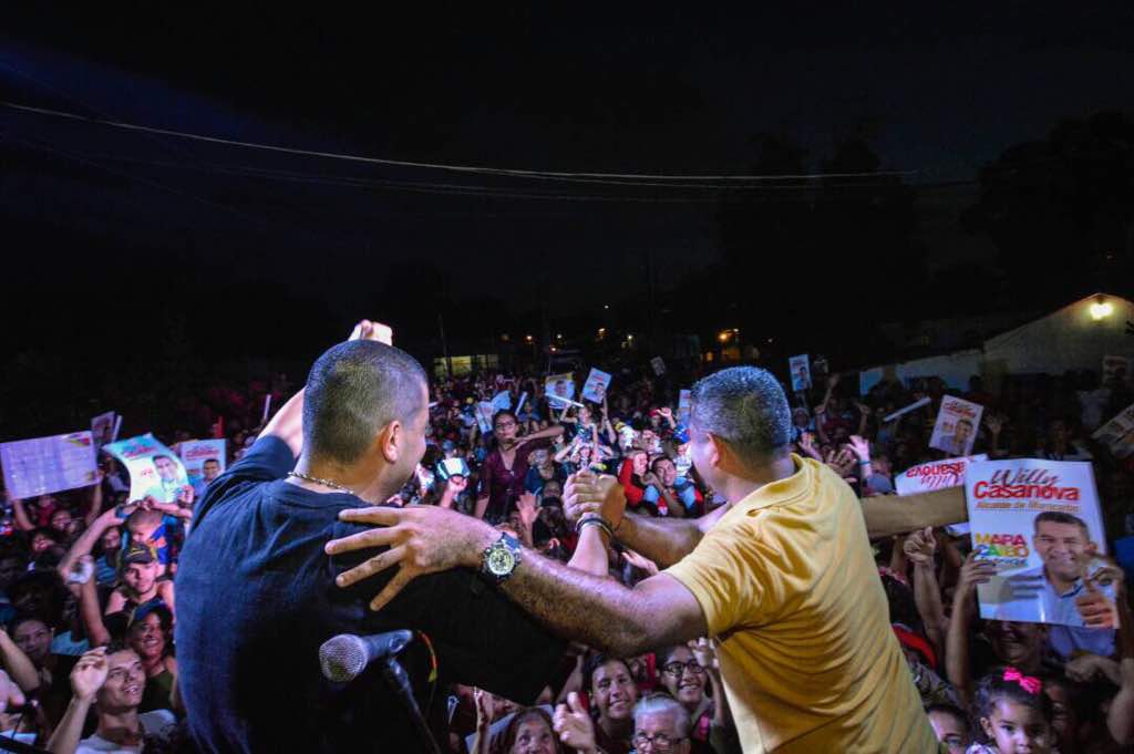willy_casanova's tweet photo. La dupla perfecta, en la Gobernación @OmarPrieto_PSUV y este joven patriota que viene con ganas de transformar la ciudad. ¡Viva Maracaibo! #MaracaiboTeQuiero #MaracaiboTieneUnPlan https://t.co/YuTFsvA3t0