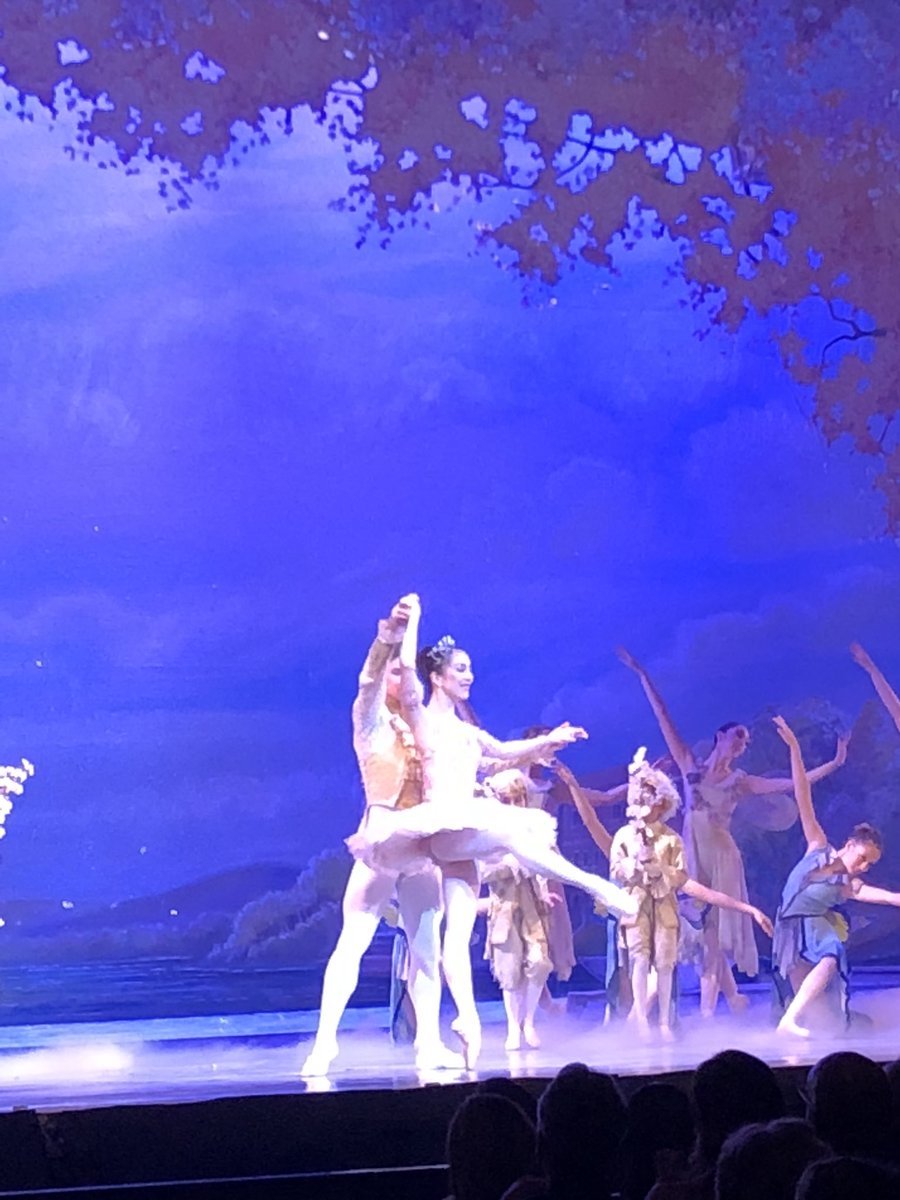 SocialGoodBiz's tweet photo. Another beautiful @TWBallet #Nutcracker! The icing on the cake was to finish the day with the #Nutcracker tea, congrats @ANDREARINALDI ! https://t.co/DhWJeT8oTi