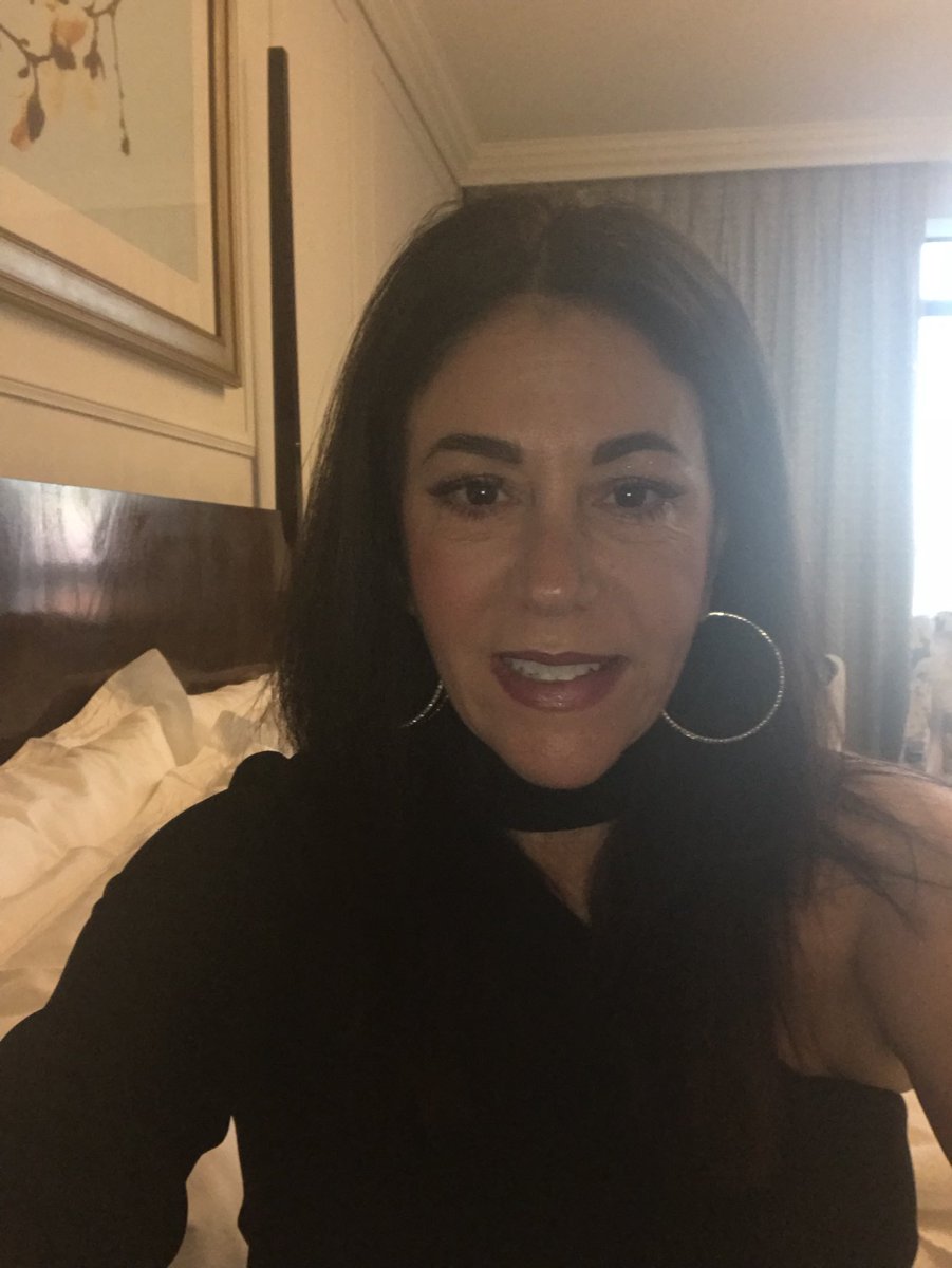 brooke_alanna_'s tweet photo. My mom slays my life #okkim https://t.co/Ee7bW0zUGy