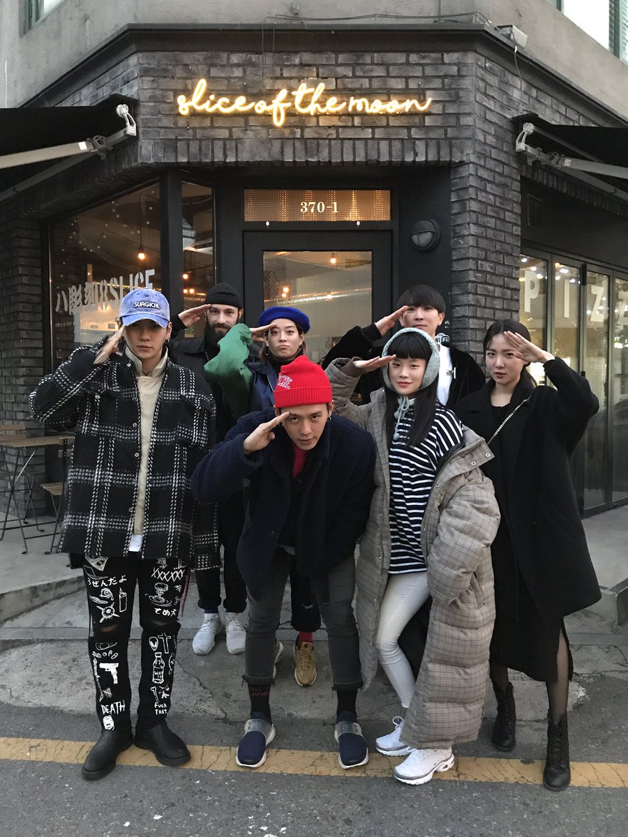 sliceofthe_moon's tweet photo. @crowndony 💕 #sliceofthemoon https://t.co/2en0ZfYyPP