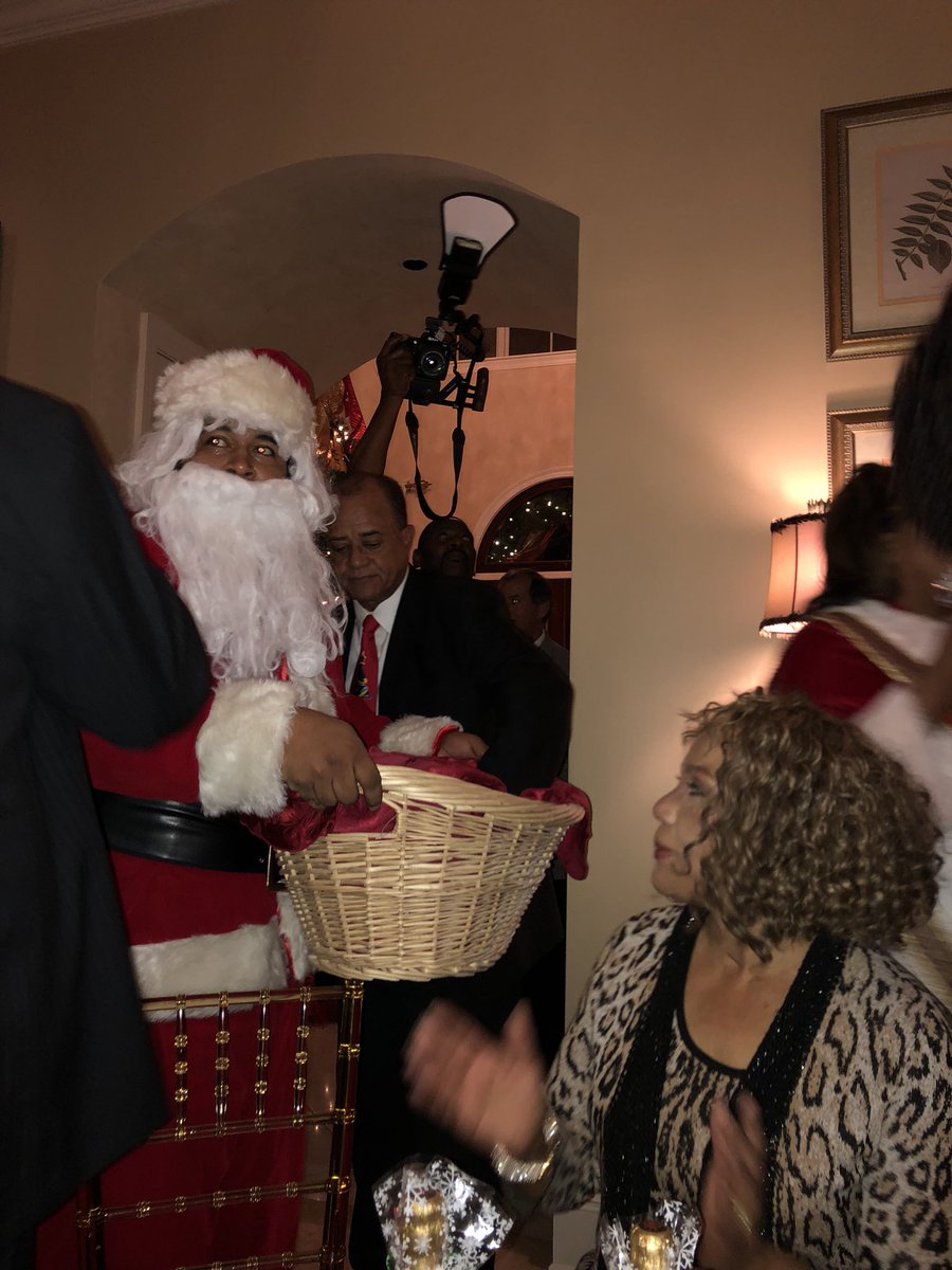 CCchapter_links's tweet photo. Our Chapter holiday celebration!  Always a delightful party! #CCCLinks #LinksInc https://t.co/XkJFWccTJL