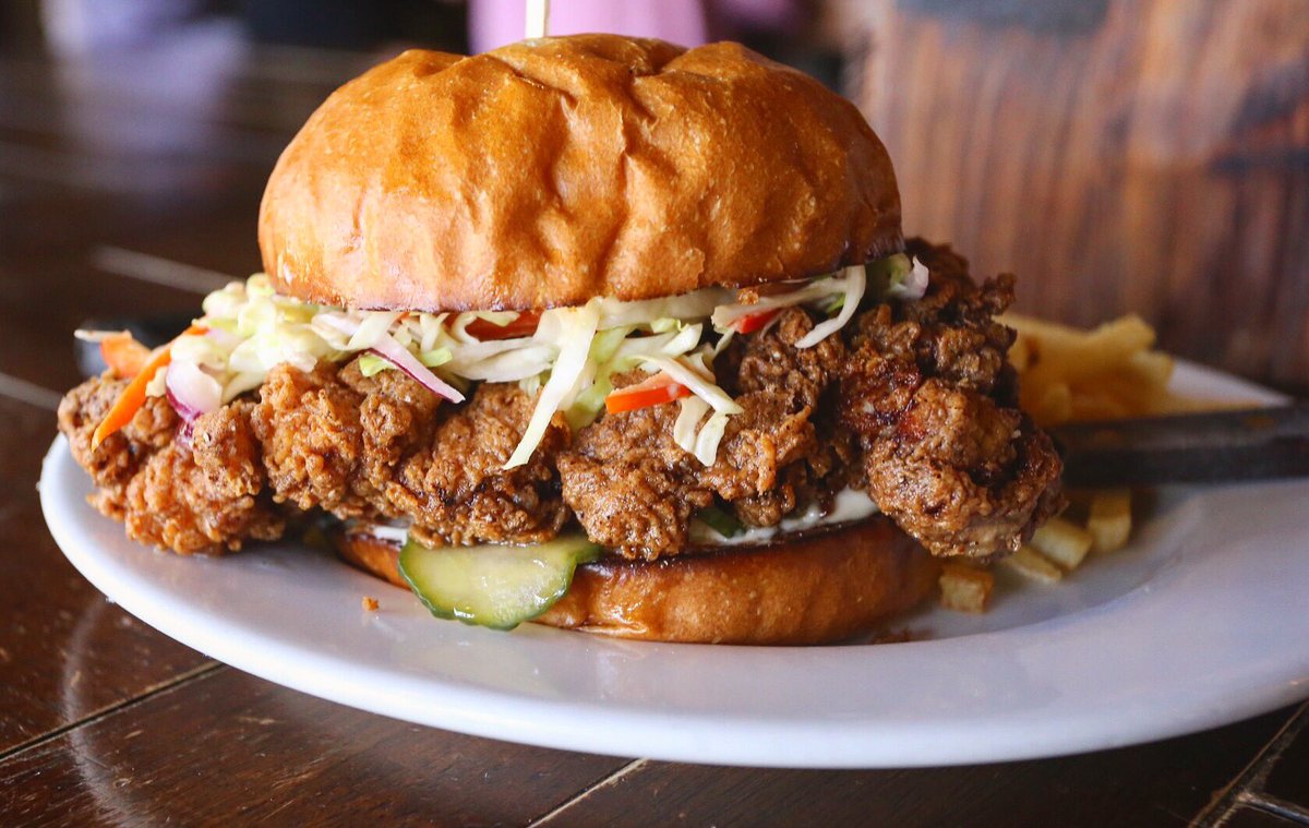 It’s your last chance of the year to take advantage of our Sunday Night Special, a Fried Chicken Sandwich and Modern Times Beer for only $15. We will be closed early at 3pm on Sundays for the rest of December so come on down tonight and #treatyoself. 📸:@burgerjunkies