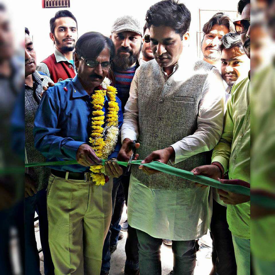 AIMIMBHOPAL's tweet photo. @asadowaisi ओवैसी चेरिटेबल पॉली क्लिनिक इंदौर के खजराना में आज से शुरू हुआ।
डाक्टर नईम अंसारी ने गरीब इलाके में इसकी शुरुआत की ! #AIMIM #aimimbhopal #aimimindore https://t.co/urU2Lv8EYe