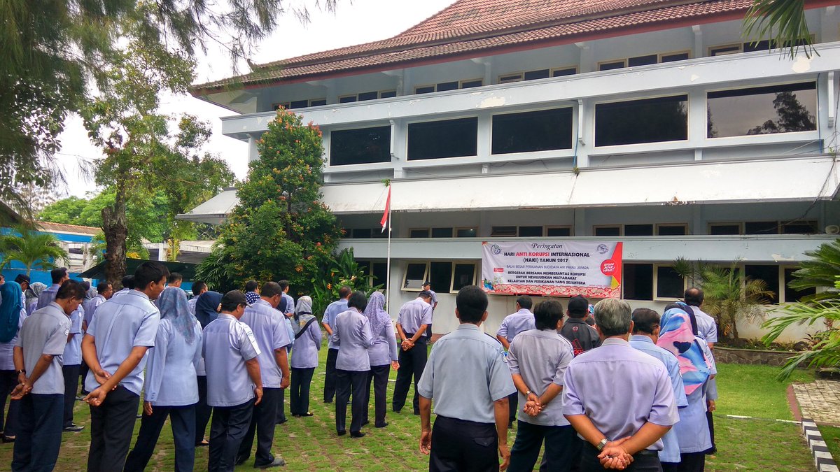 bbpbapjpr's tweet photo. Sosialisasi peringatan Hari Anti Korupsi Internasional (HAKI)  Tahun 2017 
#antikorupsi #haki2017 #sahabatbudidaya https://t.co/rxyagcjDMd