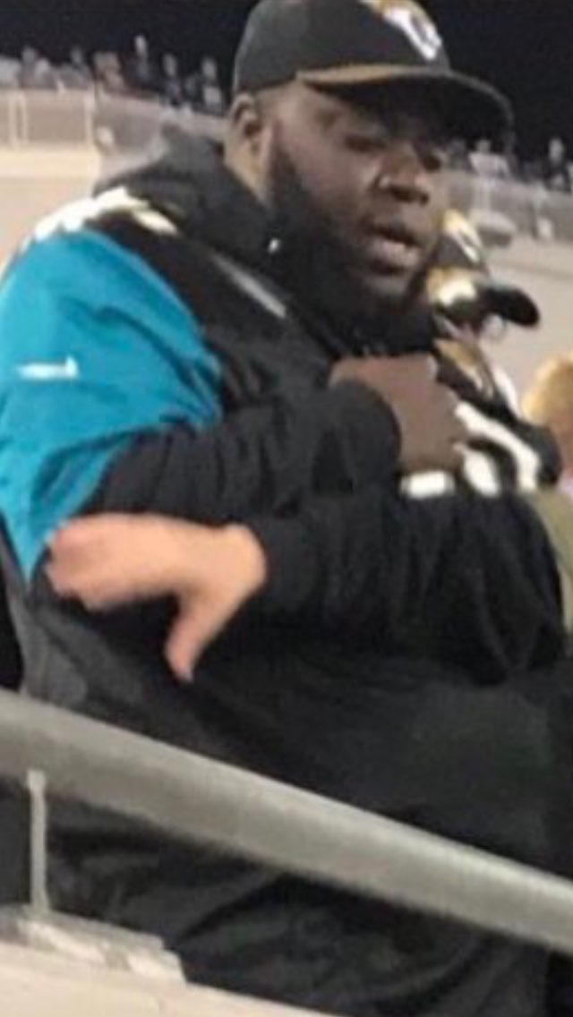LHyning's tweet photo. This picture was captured at the same moment this fan was questioning whether or not Jefferson could actually get his big ass over those rails. 😂 #SEAvsJAC https://t.co/PieYrBGJNC