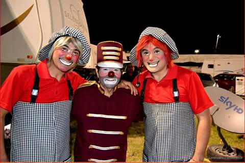 SChicharrifans's tweet photo. Quiero agradecerles por su cariño ❤💛🎪 gracias por ser como son, alegres, por su simpatía, humildad ante todo y por su bonita profesión de ser payasos gracias  los mejores del mundo mundial @LOSCHICHARRINES @CHICHARRlN @CHICHARlN https://t.co/q6ForlnMwP