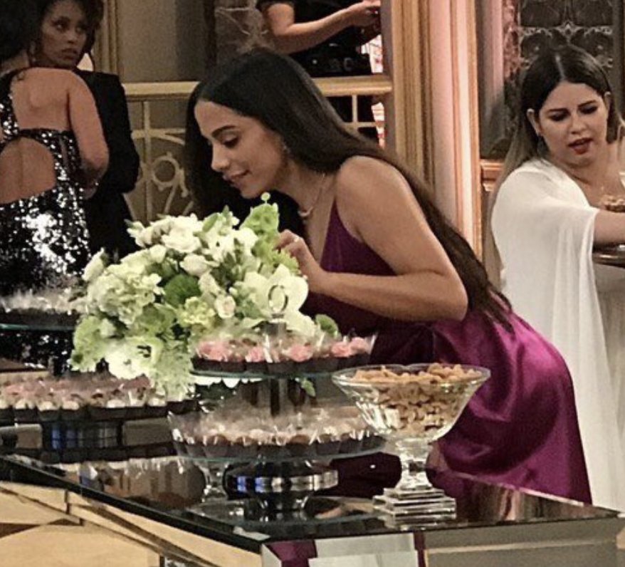 victoroliveira's tweet photo. anitta sou eu em qualquer festa que tenha comida https://t.co/gOMdhRVSwP
