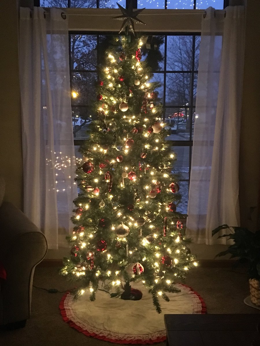 clarkwt21's tweet photo. It’s beginning to look a lot like Christmas. #clarkhouse @jenhartc https://t.co/76TCEMdaem