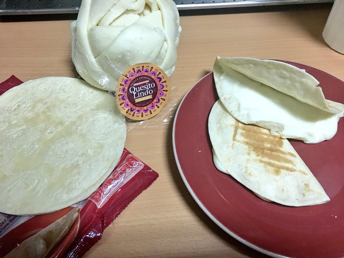 MexicanosEspana's tweet photo. Para unas quesadillas de fábula, nada como el queso Oaxaca de @quesito_lindo ¡Una delicia muy mexicana! #MxERadio #GastronomiaMX https://t.co/KsIl3inW1u