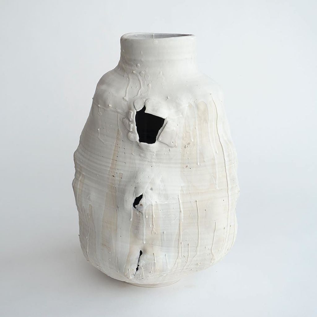 noticingclay's tweet photo. Noticing 2/3: things falling apart
.
#Repost @pierremariegiraud for #adamsilverman ・・・
#contemporaryceramicsculpture #ceramicsculpture #sculpturalceramics #noticingceramics #claylife #loveceramic #ceramicsaretrending #contemporaryceramics #ceramiccur… https://t.co/XisfYE6KX7 https://t.co/HkcaT6gKk4