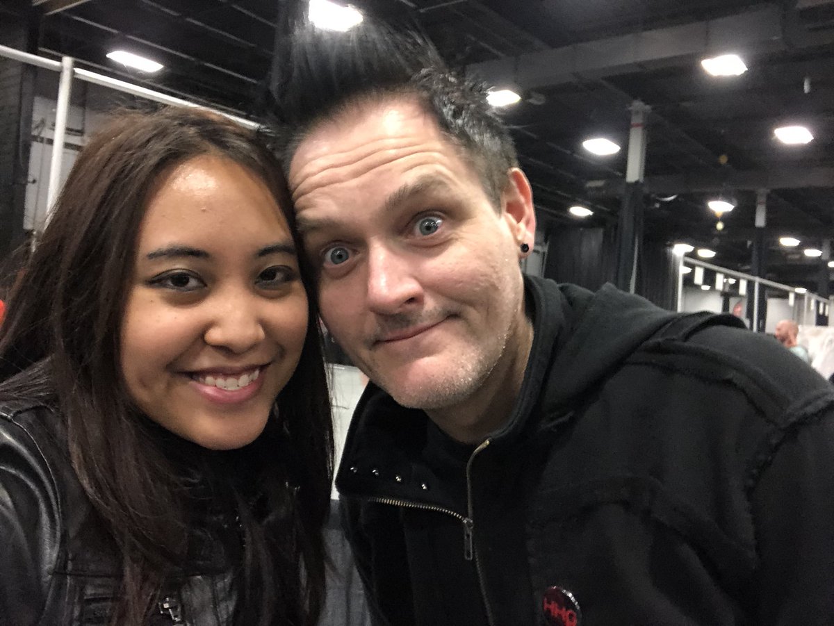 nycgirl34's tweet photo. @malfuncsean Love your face on the left pic, Sean lol 😜👍. Always such a pleasure meeting you, sir 😁  #WSCNJ #WalkerStalkerConNJ https://t.co/og5Q1OEI7P