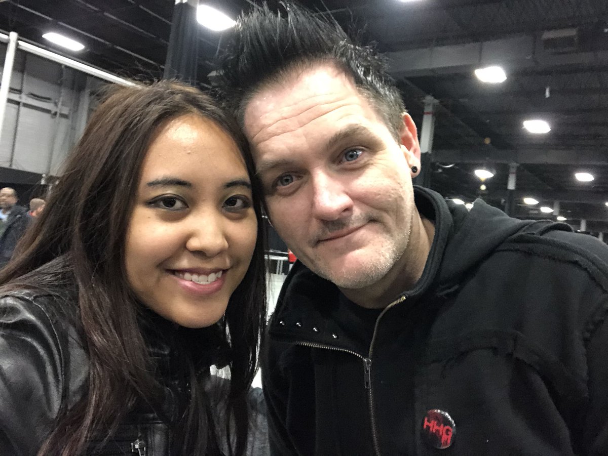 nycgirl34's tweet photo. @malfuncsean Love your face on the left pic, Sean lol 😜👍. Always such a pleasure meeting you, sir 😁  #WSCNJ #WalkerStalkerConNJ https://t.co/og5Q1OEI7P