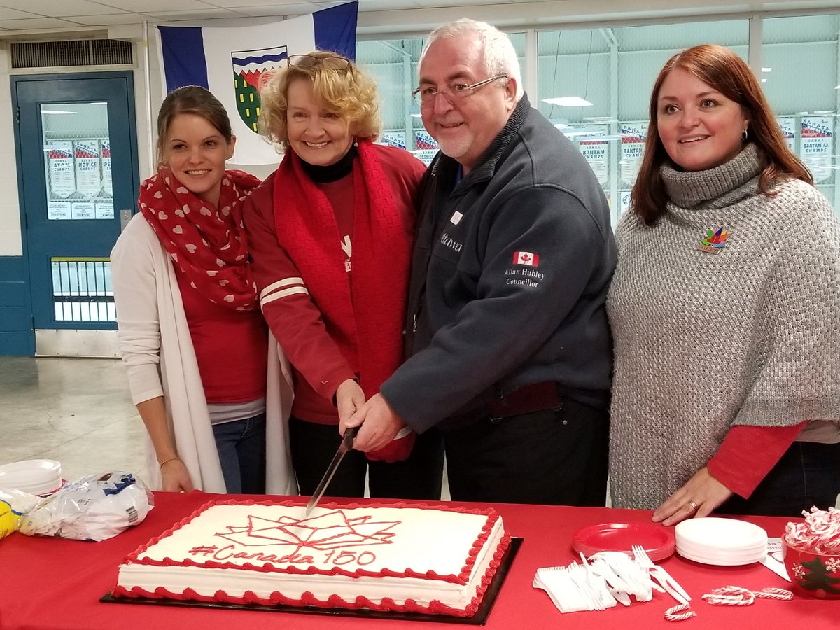 Kanata_SouthW23's tweet photo. Thanks @karenmccrimmon for cutting the fantastic cake from Laura's Independent Grocer with @infokmha in celebration of #Canada150 @2017ottawa https://t.co/pQhmqs17UA