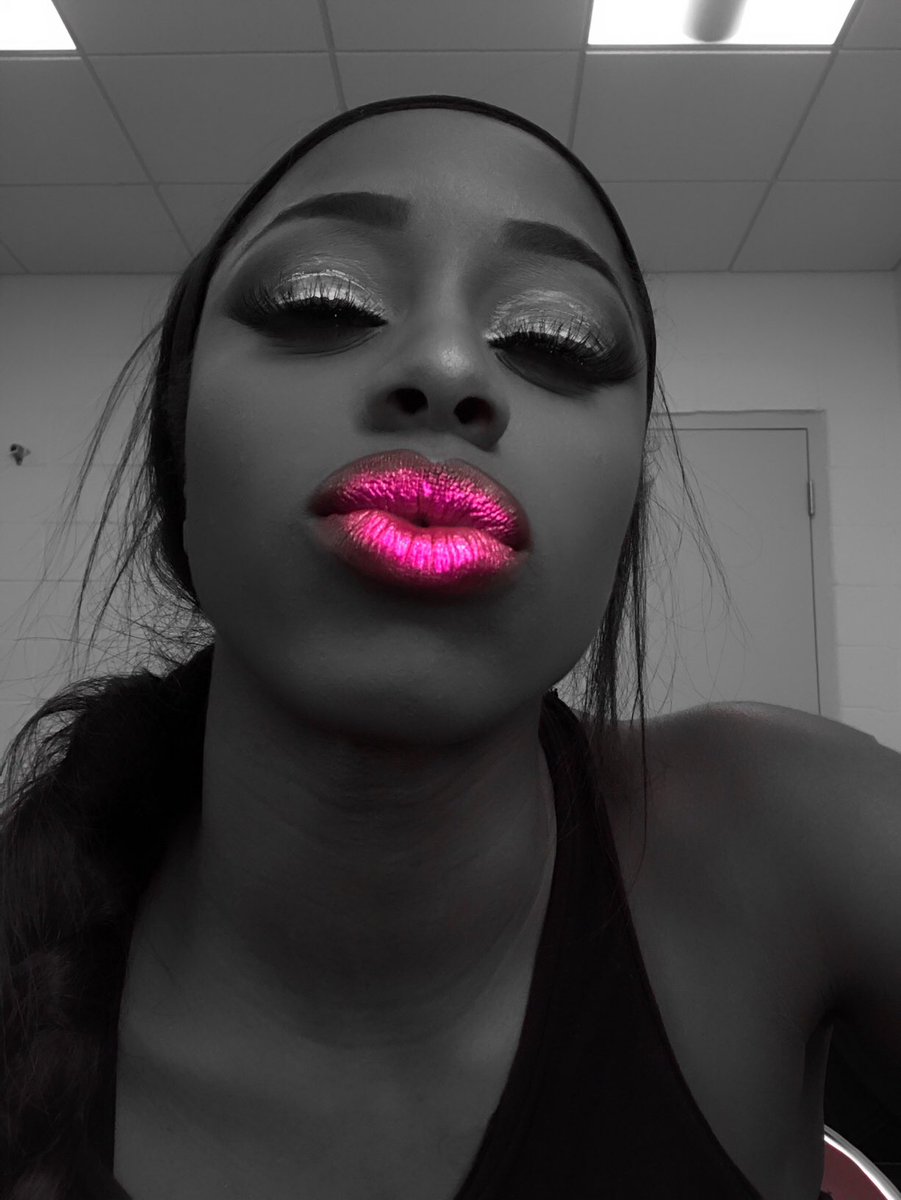 TheTrinity_Fatu's tweet photo. 💋 muah! It's time to #feeltheglow https://t.co/QFsEpqOHSt