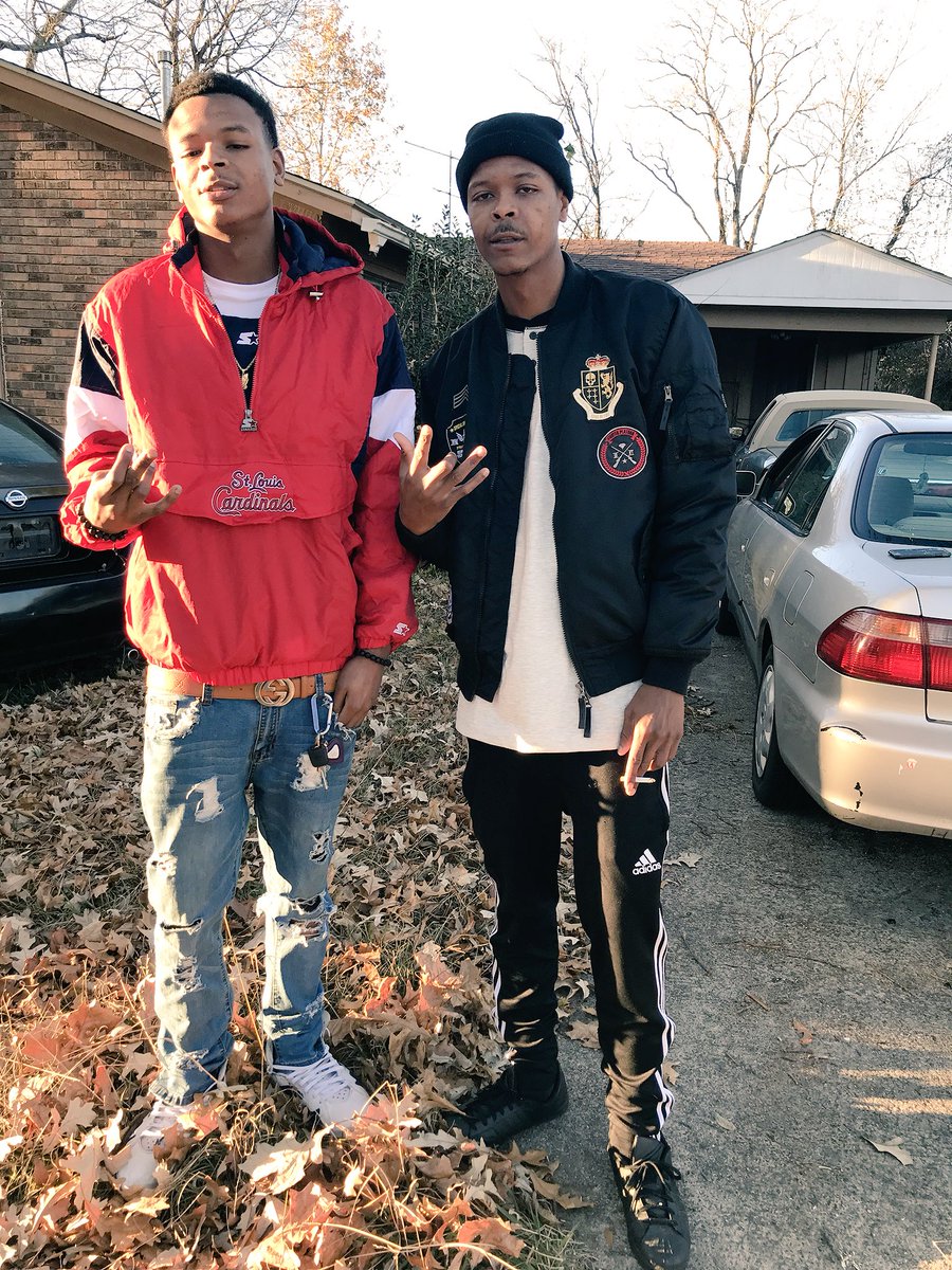 LilTHoward75's tweet photo. That’s my brother, dats my dawg, we grew from boyz ✌🏾 men...💰💯 #Trailforeva https://t.co/lU7JbQHGNK