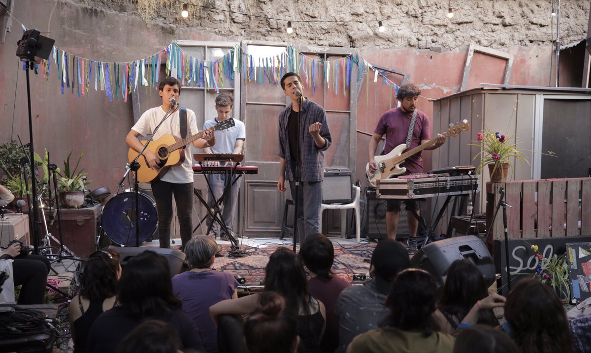 sofarsoundsstgo's tweet photo. Seguimos celebrando✨🎶ahora toca @frvnciscovictoria 👏🏽👏🏽👏🏽 adelantando canciones de su próximo disco. Se viene!!! Nos encanta 😍 https://t.co/BwCbck6zJ9