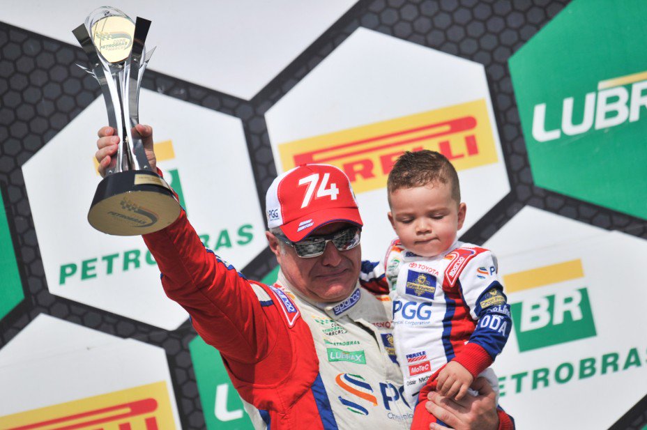 Odair dos Santos é campeão do Marcas Trophy

Piloto ficou com o título da competição paralela que premia os pilotos novatos ou estreantes da Copa Petrobras de Marcas

brasileirodemarcas.com.br/noticia/odair-…

Duda Bairros 📷