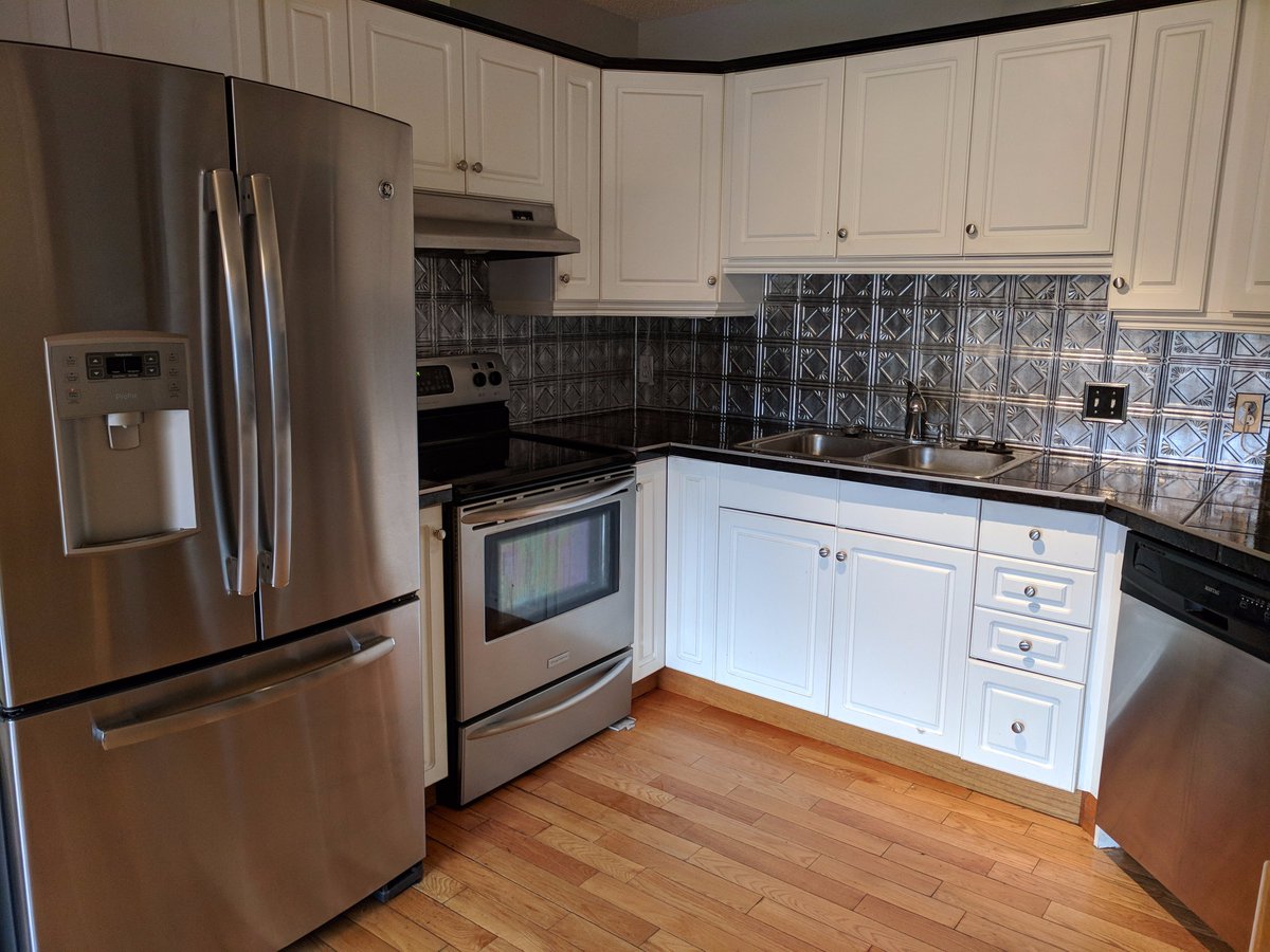 RentchRentals's tweet photo. Check out this beautiful 3 Bedroom Townhome. Located right next to Mount Royal University, Glenmore Trail and #Calgary's Inner-City this place is available now! $1925/Month - Move in today - Don't Pay until January! :) #yycre #mru #realestate #yycrent https://t.co/taGyp5aErm https://t.co/5oxYyUKnnQ