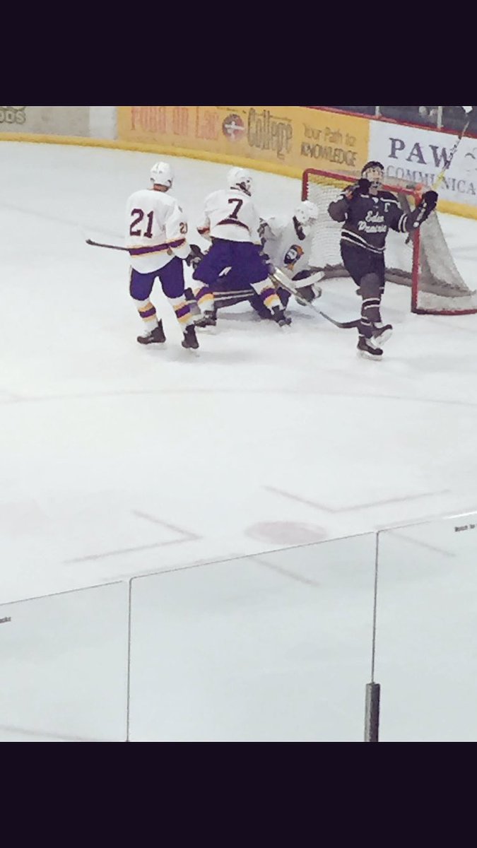 davidson_reid's tweet photo. Happy bday nelly. ❤️ Good defense is everything https://t.co/fzmA7gyF4R